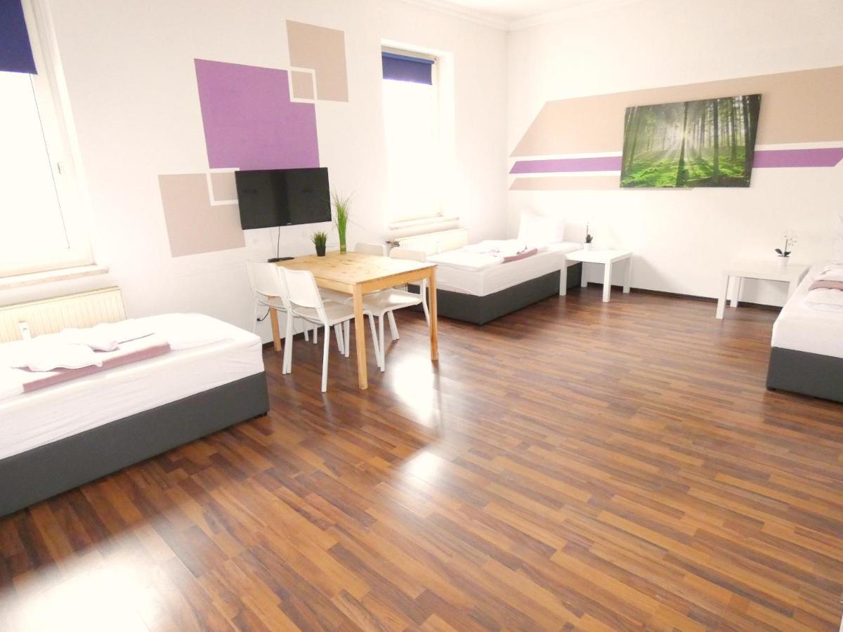 SUNNYHOME Monteurwohnungen und Apartments in Schwandorf Exterior foto
