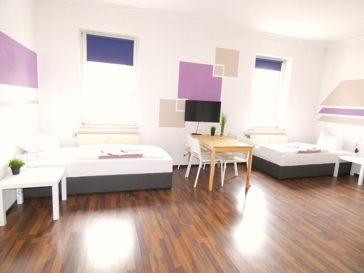 SUNNYHOME Monteurwohnungen und Apartments in Schwandorf Exterior foto