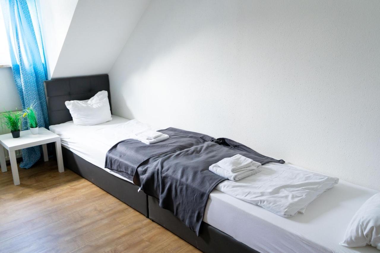 SUNNYHOME Monteurwohnungen und Apartments in Schwandorf Exterior foto
