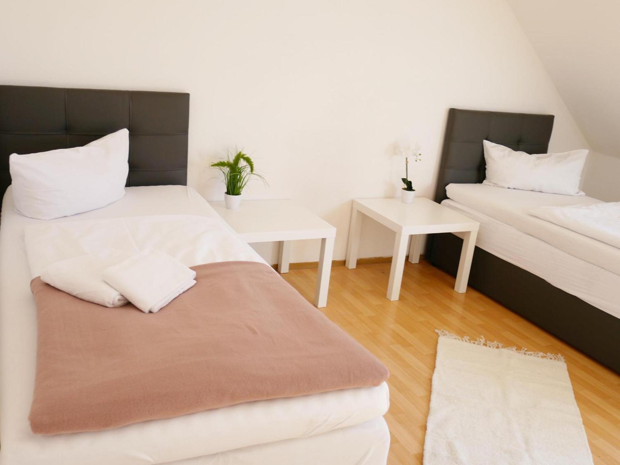 SUNNYHOME Monteurwohnungen und Apartments in Schwandorf Exterior foto